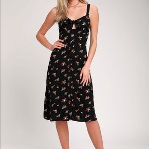 Lulu’s Are you mine? Floral Tie Front Midi dress